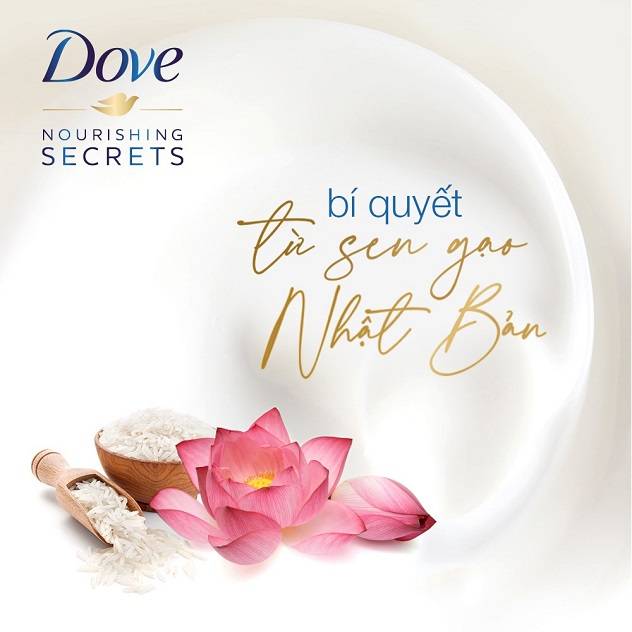 kem-xa-ong-mem-tu-nhien-dove-nourishing-secrets-tu-hoa-sen-va-nuoc-gao-nhat-610gr